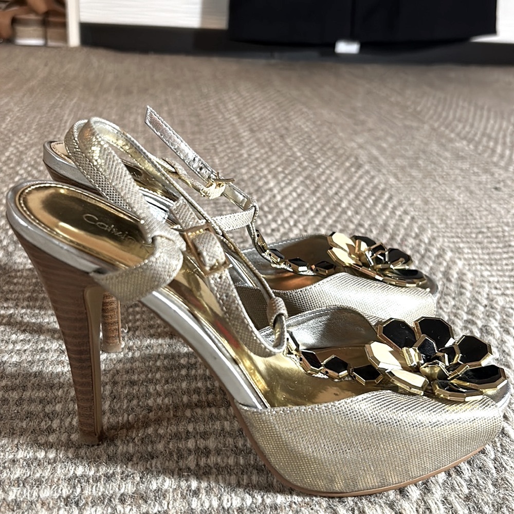 Calvin Klein shimmery golden heels, Sz 6